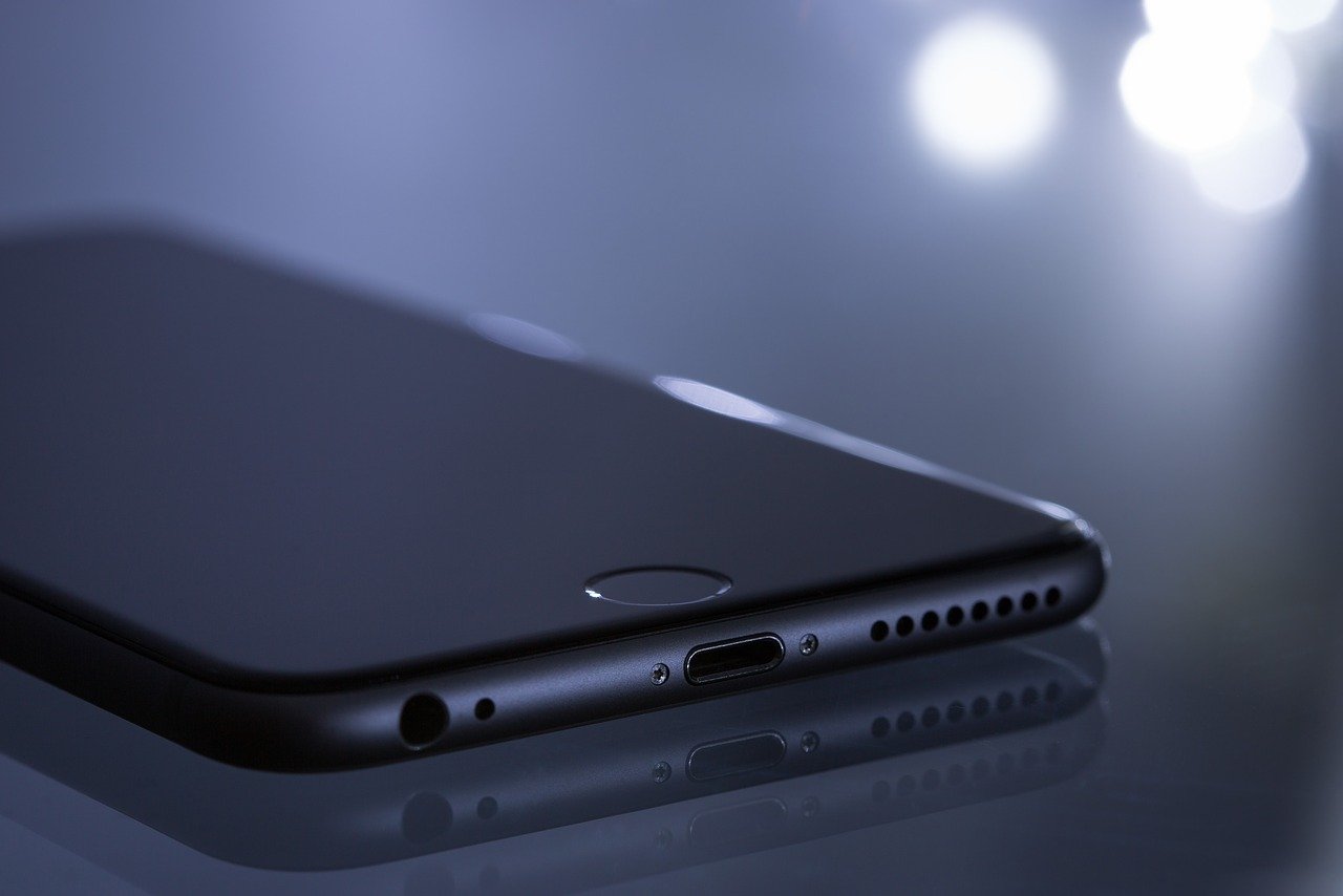 Apple планирует выпускать телефоны с самовосстанавливающимися экранами